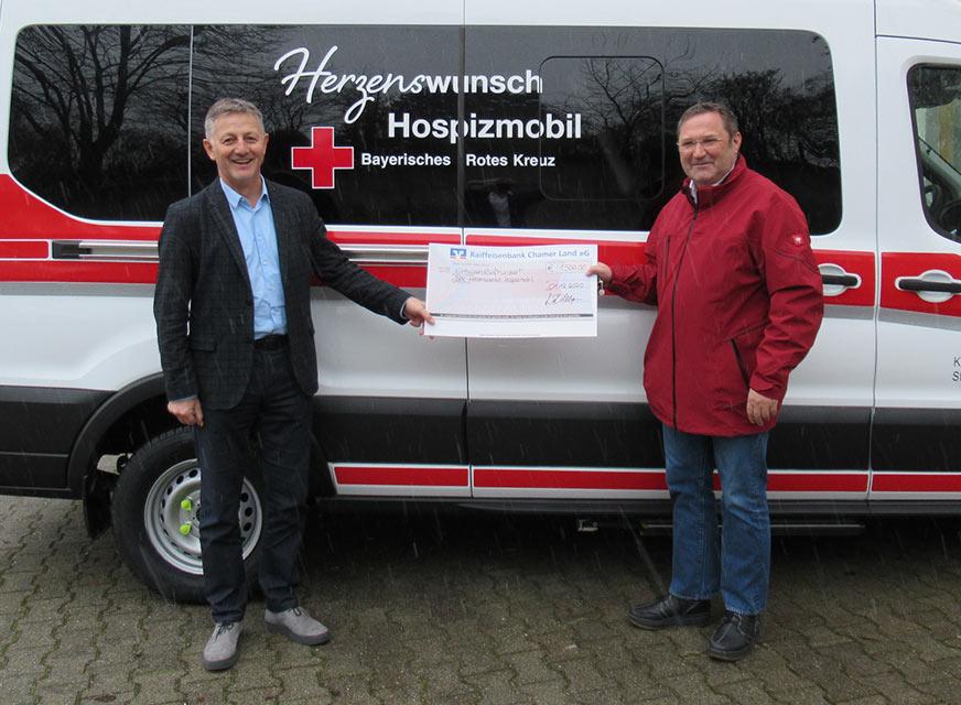 Spende von Max Schierer Baustoffe an das Bayerische Rote Kreuz