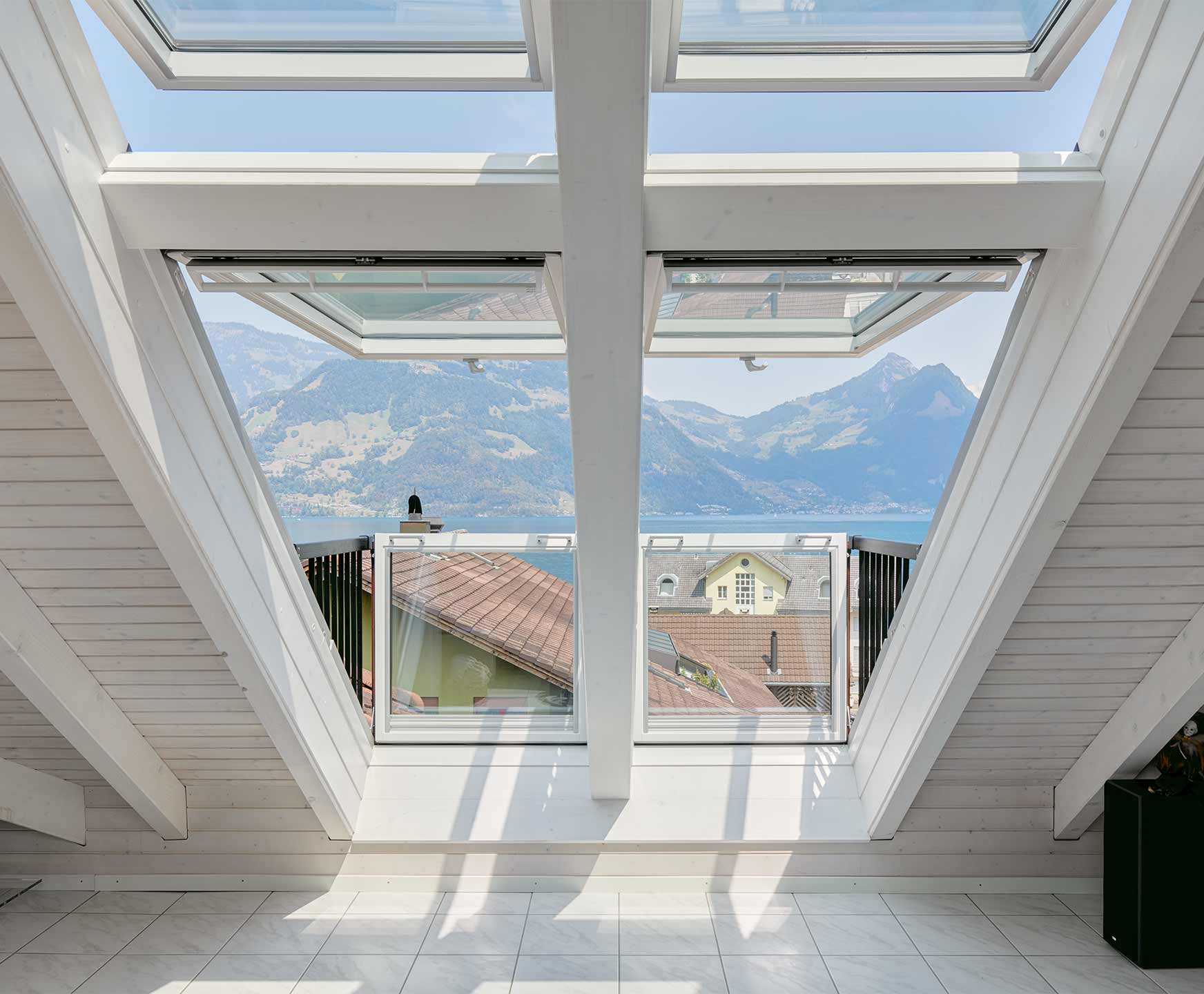 Dachfenster in weiß bei Max Schierer Baustoffe in Cham, Straubing