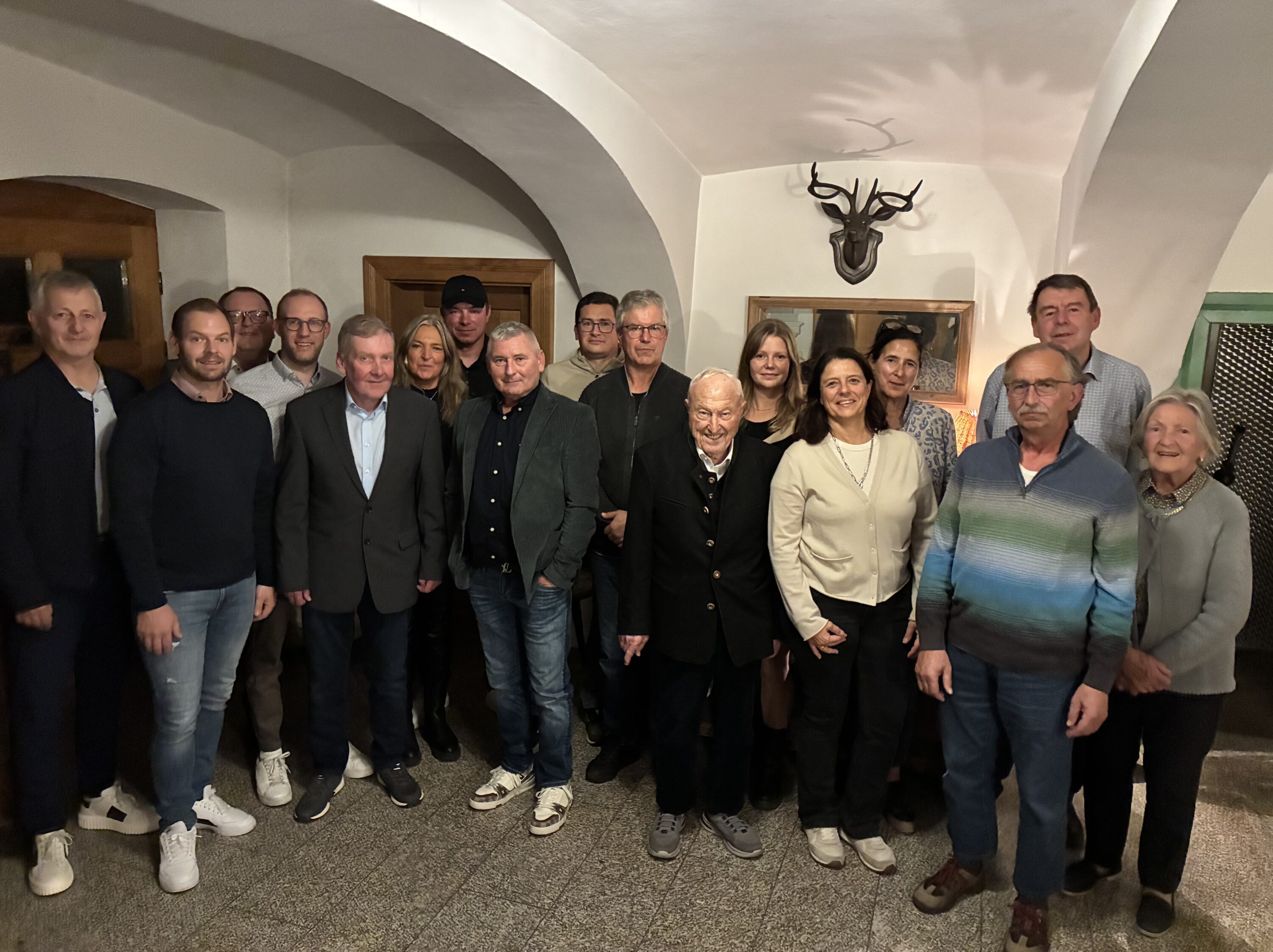 Gruppenfoto der Jubilare und Gäste beim Jubilare-Abend 2026 der Max Schierer Gruppe